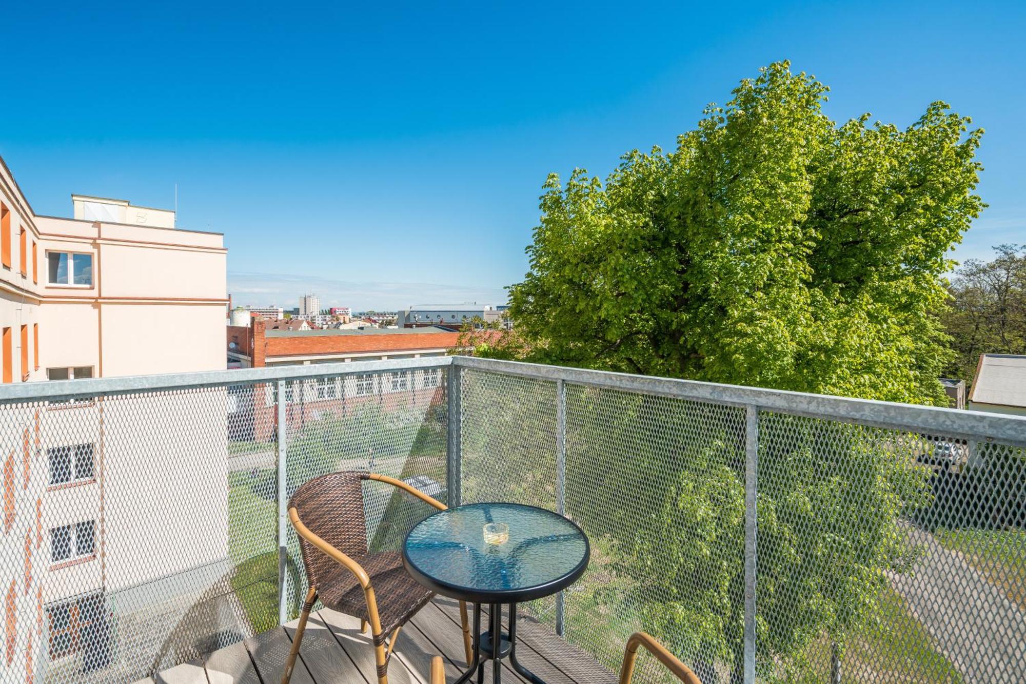 Апартаменты Perla Hradce 302 Градец-Кралове Экстерьер фото